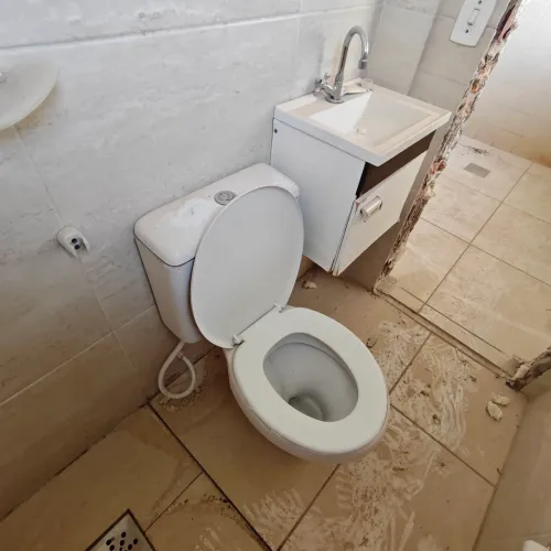 Vaso com caixa acoplada e pia