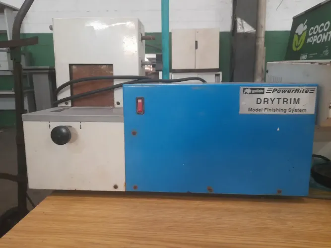 Máquina de Acabamento PowerRite DRYTRIM