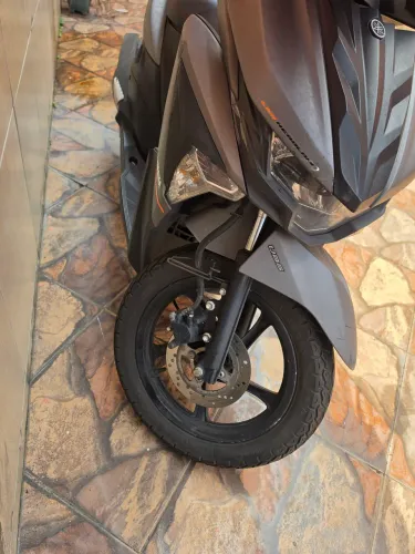 Yamaha Neo 125cc, cinza, em ótimo estado de uso.