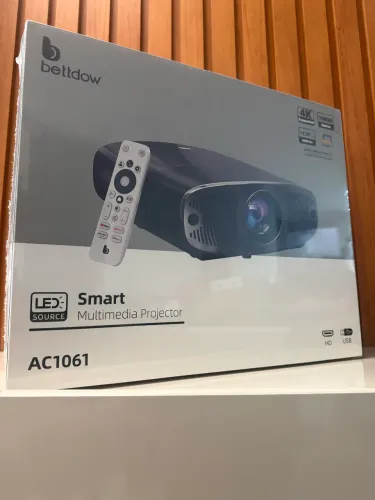 Projetor Bettdow Inteligente Full HD 1080p 600 Lumens Android Netflix Wi-Fi ac1061