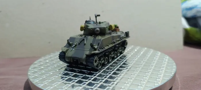 Miniatura do tanque M4A3E8 Sherman "Easy Eight" escala 1/72 Salvat