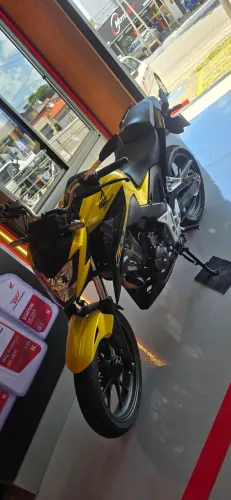 Cb twister 300 f Abs 2023 único dono comprei ela no lançamento a primeira do rn