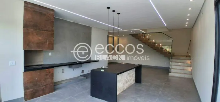 Casa em condomínio à venda, 3 quartos, 3 suítes, 5 vagas, Granja Marileusa - Uberlândia/MG