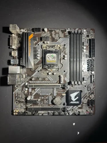 B360M Aorus 3 Gaming 3 - Defeito em 2 sockets