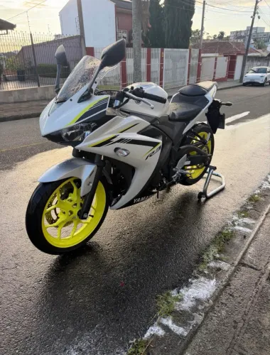 R3 moto de garagem 