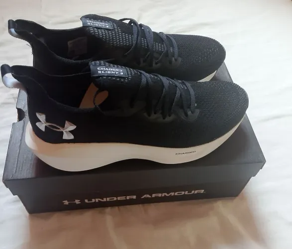 Vendo um tênis masculino original numeração 41 por 350 reais