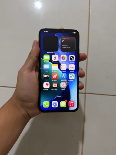 Vendo iPhone 11 Pro Max 256GB sem detalhes 