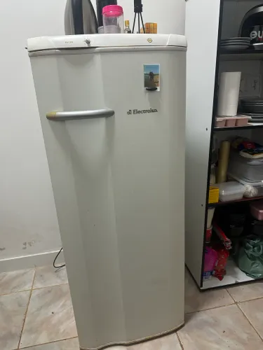 Geladeira Electrolux RE26