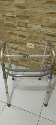 Andador Articulado 3 Barras - Forte e Resistente - Bom Estado