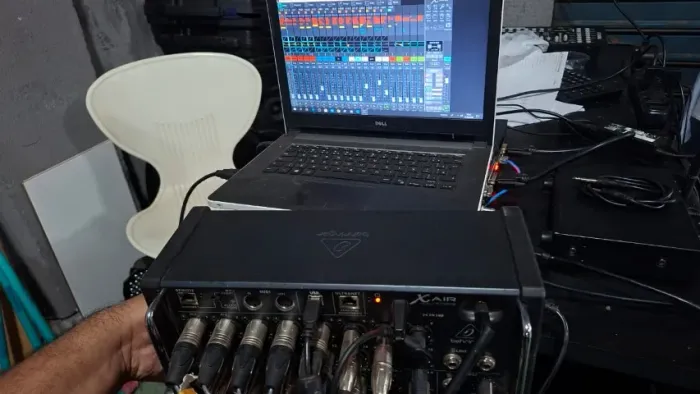 Mesa de Som Digital Behringer XR16 