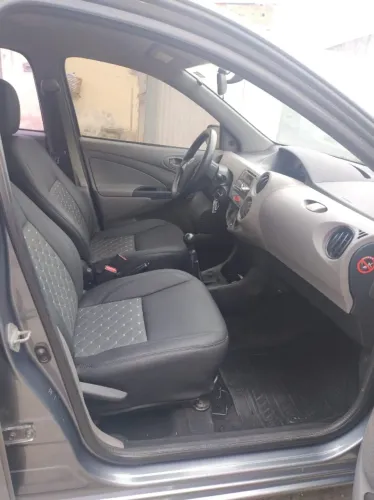 Toyota Etios XS 1.3 Flex 16V 5P Mec. 2013
