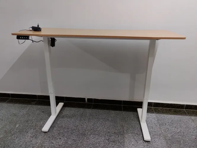 MESA ELÉTRICA COM REGULAGEM DE ALTURA