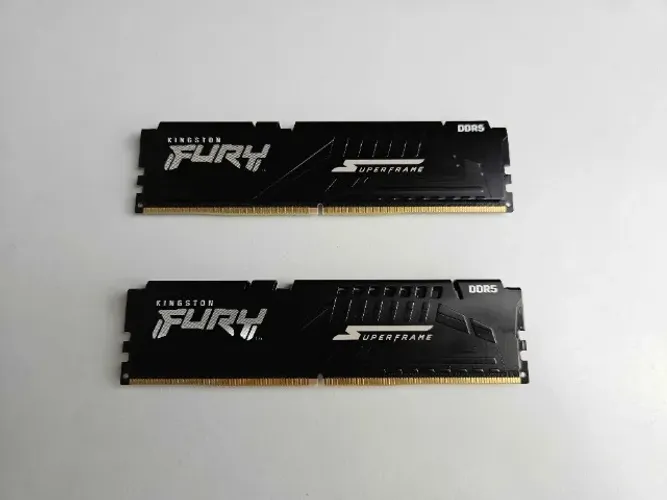 Memória RAM 16GB DDR5 5600Mhz CL36 Kingston Fury Beast Superframe 2x8GB - Chips SK Hynix