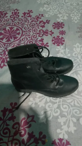 Vendo essa bota nunca usada 