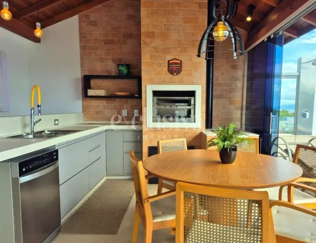 Casa de 3 Pavimentos com Piscina e Vista Mar