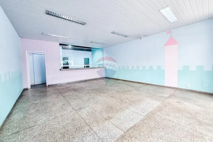 Loja com 120m2 pronta para PetShop na Barbosa Lima