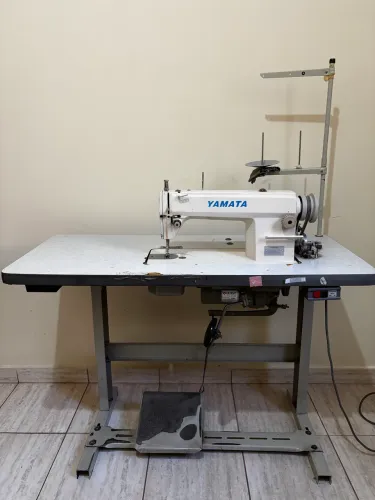 Máquina de Costura Industrial Yamata FY5550 Completa