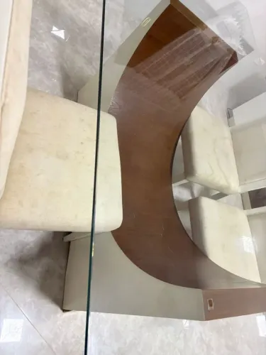 Mesa de vidro com 8 cadeiras