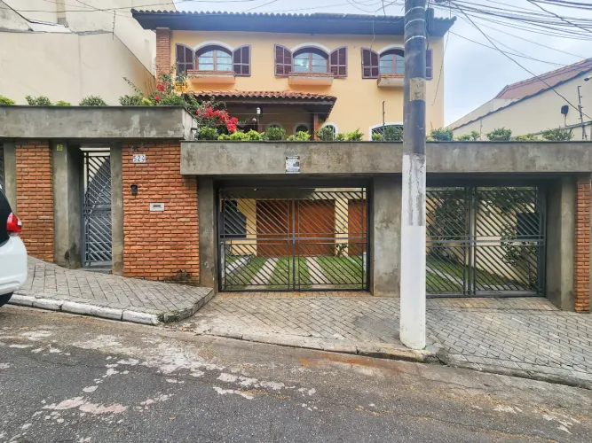 Sobrado para venda em Jardim Virginia Bianca com 3 quartos, sendo 1 suíte, 223m²