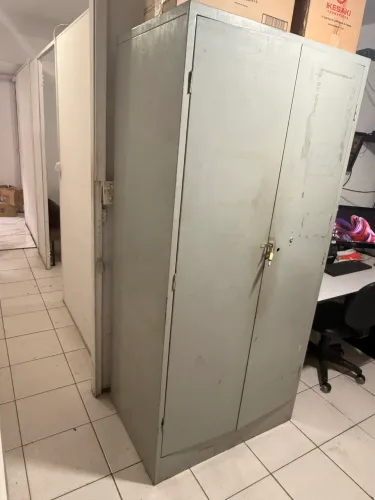 Armário de aço com chave