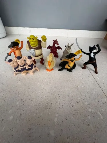 Kit 8 Bonecos Shrek e Gato de Botas - McDonald's
