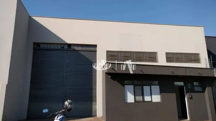 Barracão para alugar, 360 m² por R$ 4.800,00/mês - Indústrias Leves - Londrina/PR