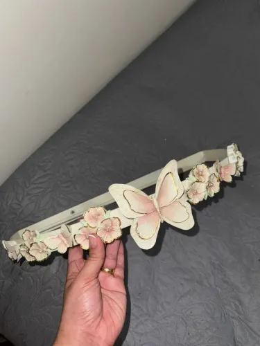 Dossel borboleta e flores