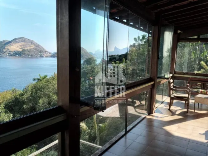 Casa com 6 quartos à venda, 530 m² por R$ 1.750.000 - São Francisco - Niterói/RJ