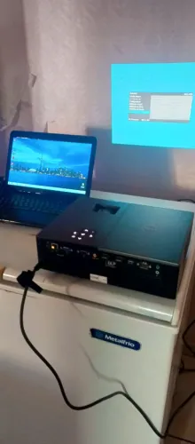 Projetor Dell 1550 + controle + cabo HDMI + bolsa transporte