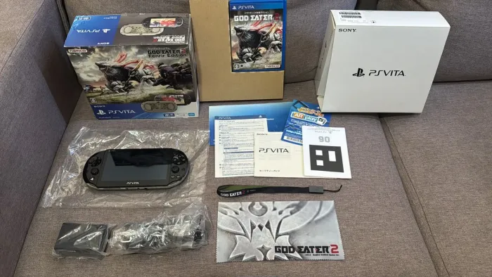 PS Vita Edição God Eater CIB impecável