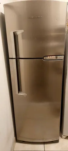 VENDO DUAS GELADEIRAS FROST FREE E UMA MÁQUINA DE LAVAR ROUPAS