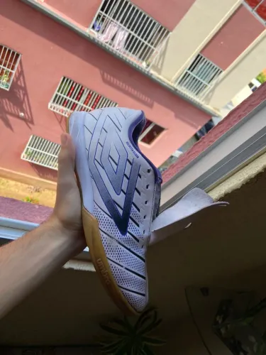 Chuteira futsal umbro Velocitar 6