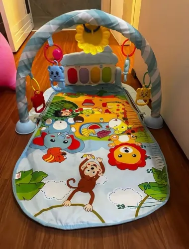 Tapete de atividades e musical para bebês