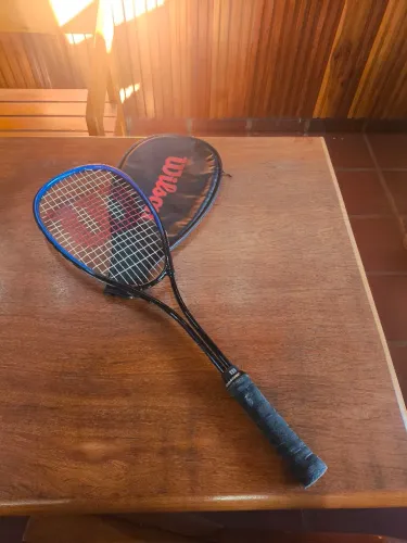 ? RAQUETE DE SQUASH WILSON + CAPA