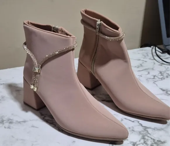 vende-se bota nova