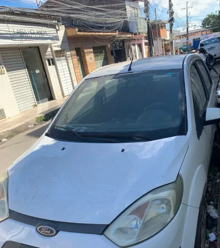 VENDO PEÇAS E OS BANCOs DO CARRO ORIGINAL 