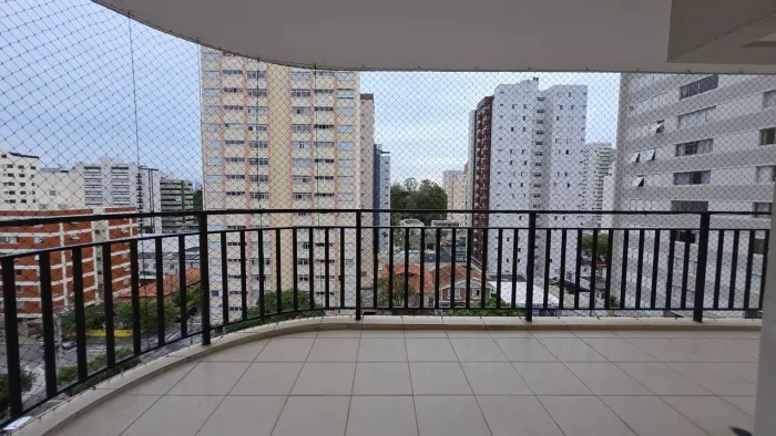 Quer ter uma varanda para poder ler, tomar sol e apreciar uma vista diferenciada? Achou um