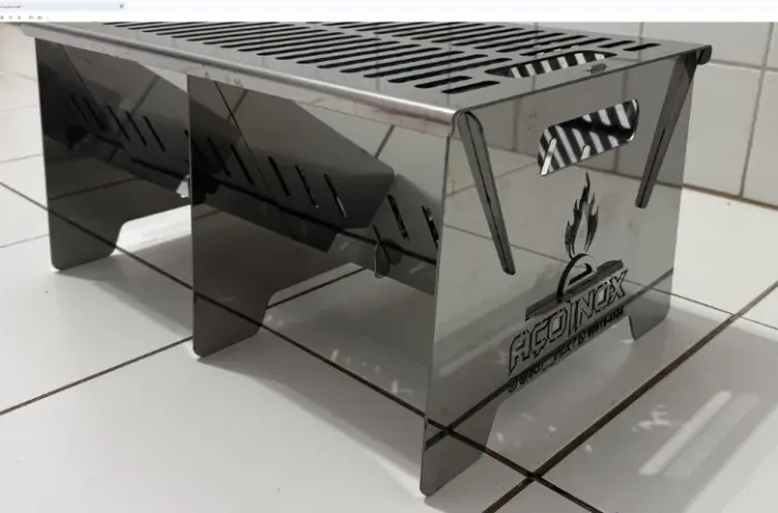 Churrasqueira Portátil Desmontável de Aço Inox (Corte a Laser) - Nunca Usada