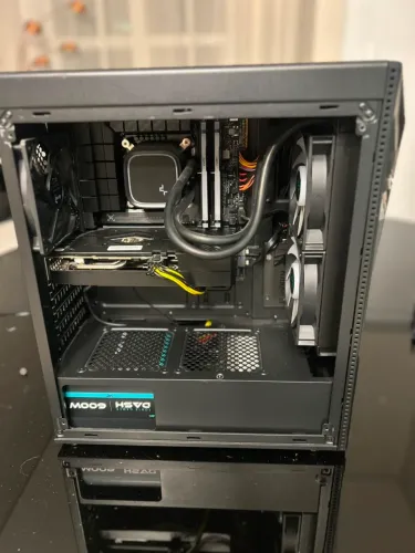 PC Gamer refrigerado a água