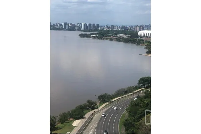 Imóvel na Padre Cacique com 0 dormitórios e 37.97m²