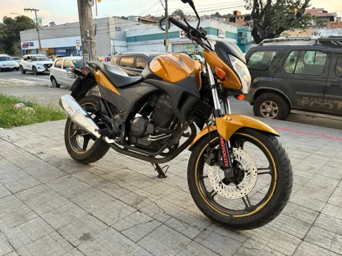 CB 300 R AMARELA 2011/2011