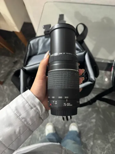 Canon EF 75-300mm f/4-5.6 III - Excelente Estado
