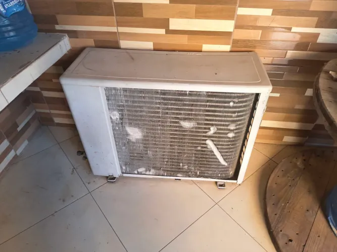 4 Ar condicionado , 2 x 12000 , 1x18000 , 1x30000