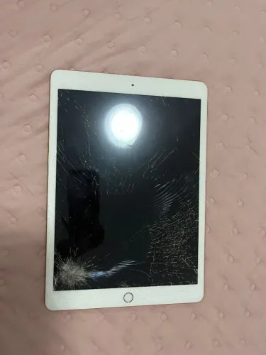 iPad (8ª geração) - 32GB - Dourado 