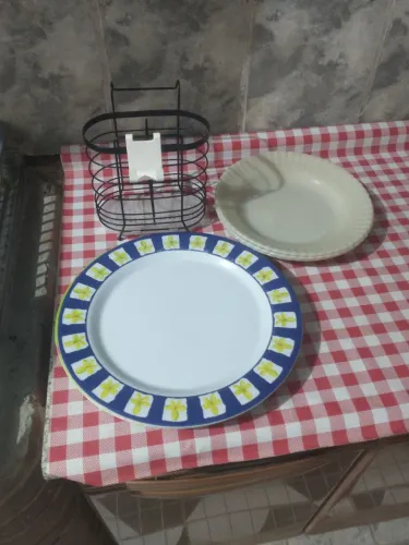 Pratos e Porta -Louças