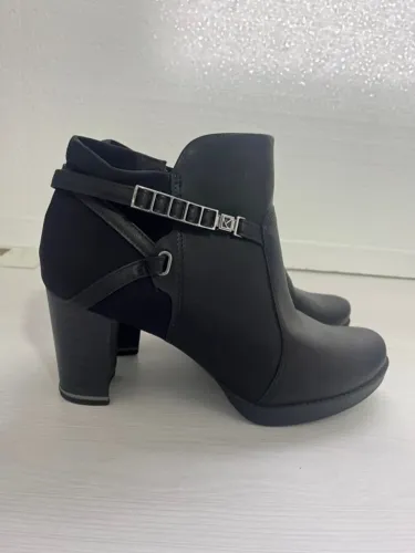 Bota de Couro Preta - Tamanho 39