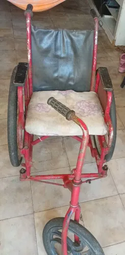 Cadeira de roda triciclo de empurar