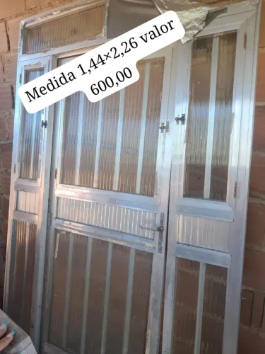 Vendo porta alumínio