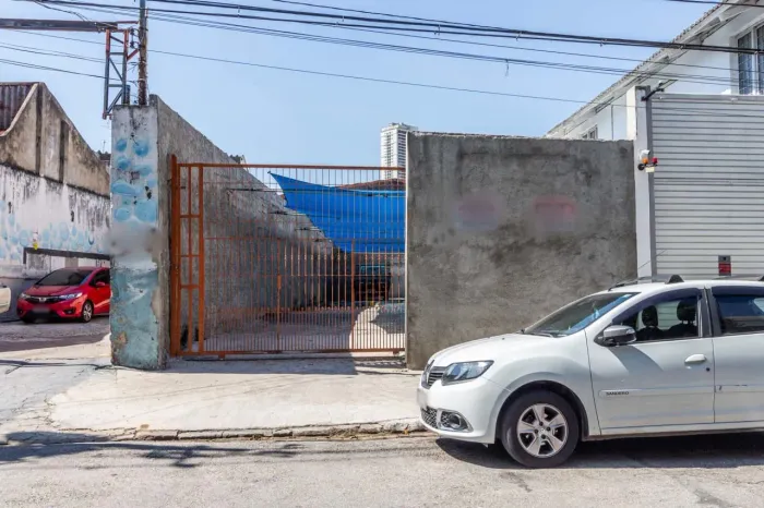 Terreno na Rua Odorico Mendes, 475 220 m²