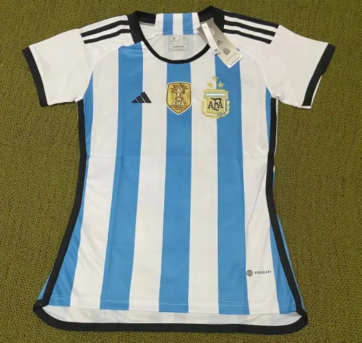 Camisa Argentina tradicional Copa do Mundo 2022 feminina +patch campeão Copa do Mundo